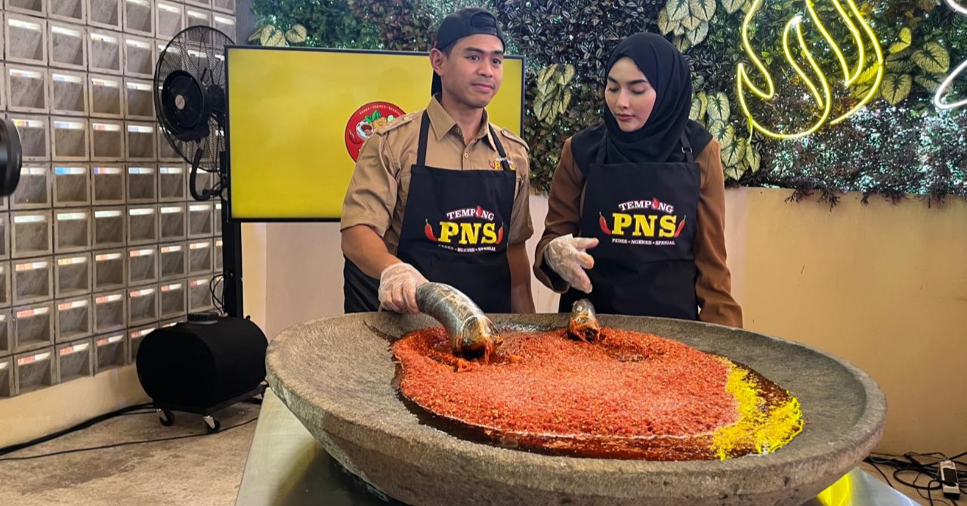 Tanboy Kun Boyong Tomat Ranti Khas Banyuwangi Demi Jaga Kualitas Menu Tempong PNS