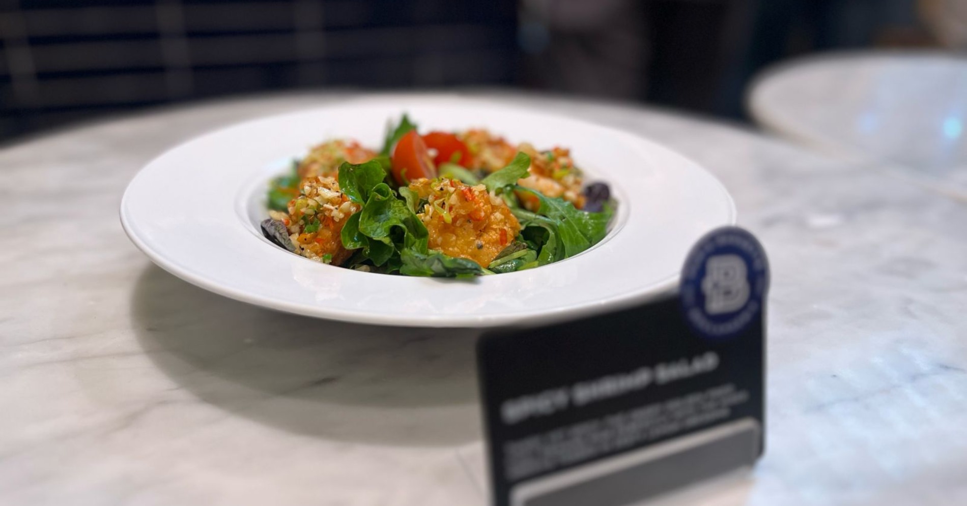 Spicy Shrimp Salad, menu heavy meals dari Paris Baguette (Sumber gambar: Indah Permata Hati/Hypeabis.id) Spicy Shrimp Salad, menu heavy meals dari Paris Baguette (Sumber gambar: Indah Permata Hati/Hypeabis.id)