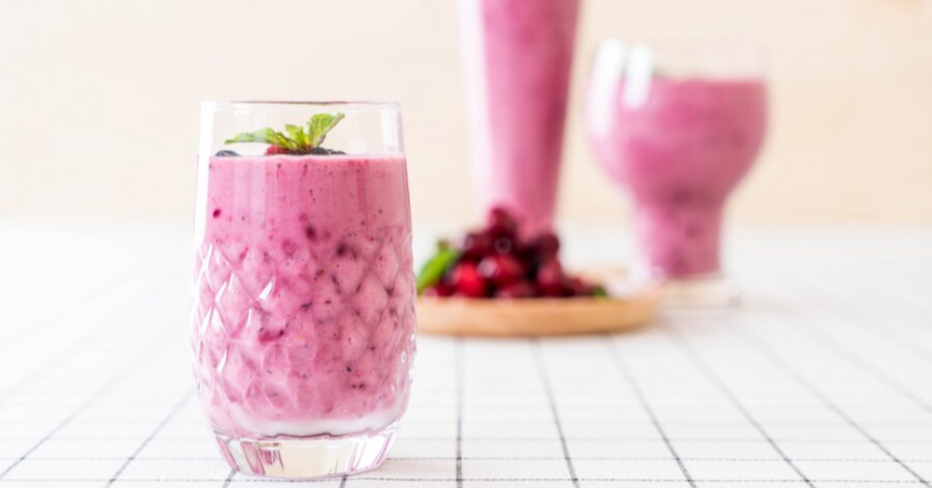 Smoothie buah beri dan telur (Sumber foto: freepik/topntp26) Smoothie buah beri dan telur (Sumber foto: freepik/topntp26)