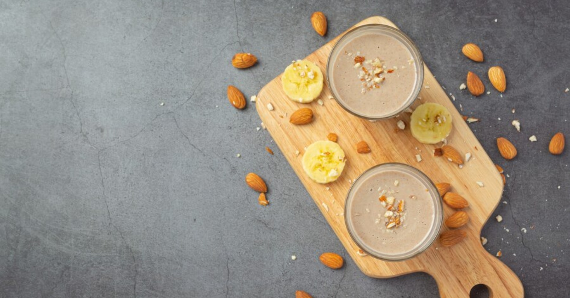 Smoothie coklat almond (Sumber foto: jcomp) Smoothie coklat almond (Sumber foto: jcomp)