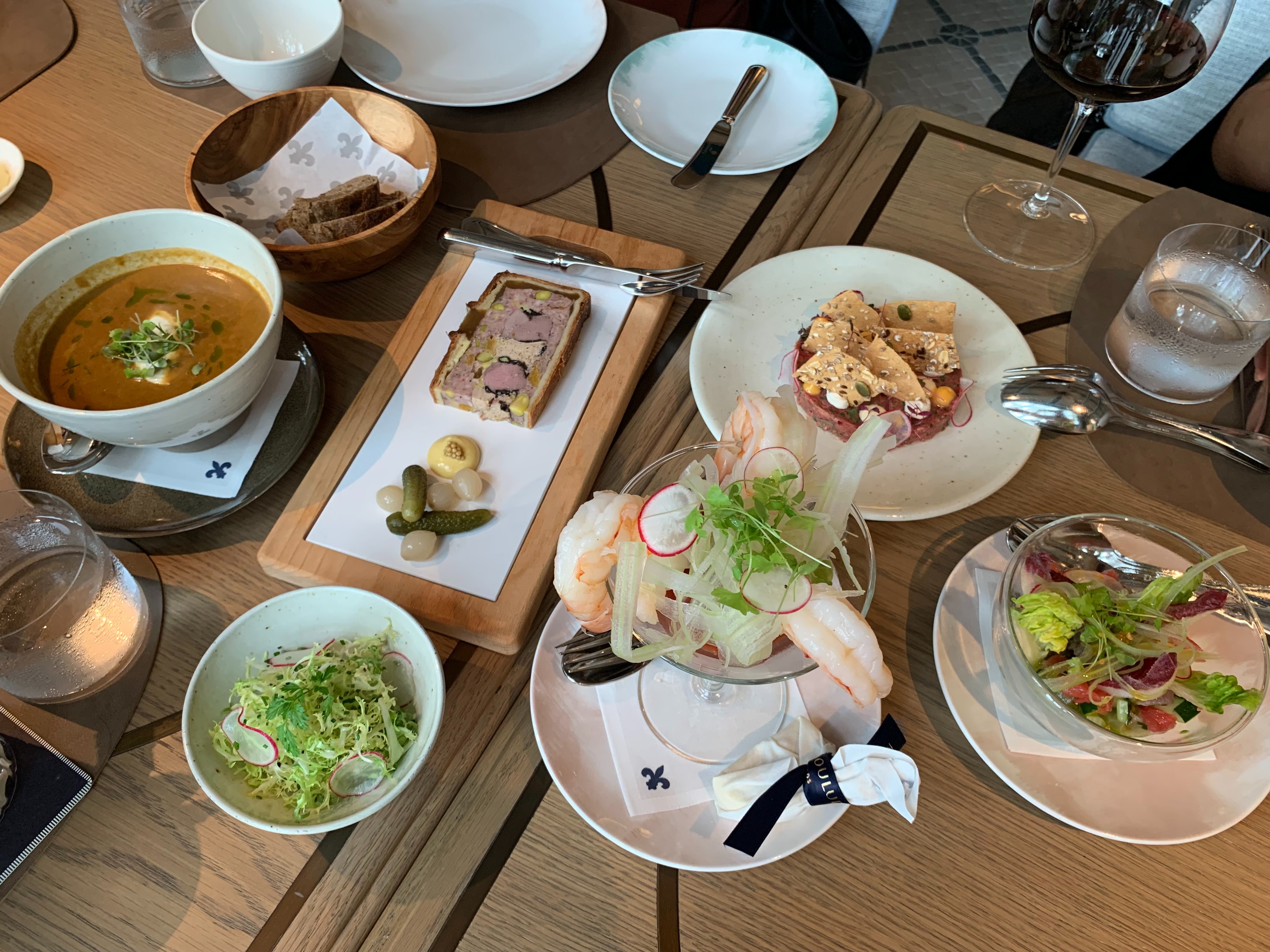 Pilihan menu pembuka Maison Boulud Singapura. (Sumber foto: Hypeabis.id/Nirmala Aninda)