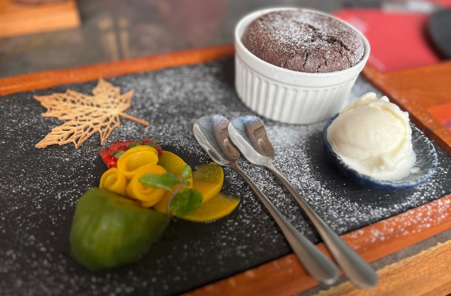 Valrhona 70% Souffle di Misuji 9+ (Sumber gambar: Indah Permata Hati/Hypeabis.id) Valrhona 70% Souffle di Misuji 9+ (Sumber gambar: Indah Permata Hati/Hypeabis.id)