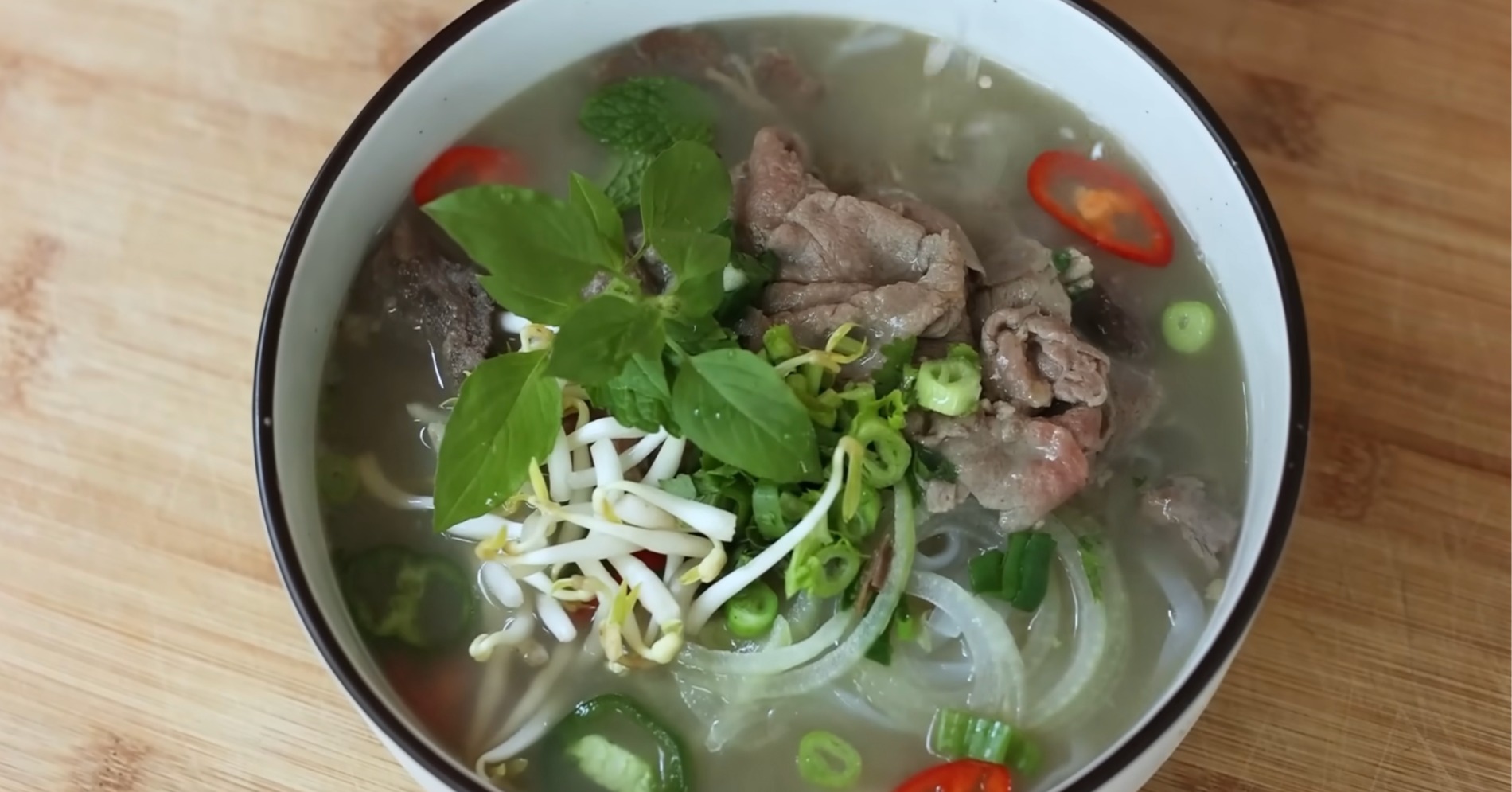 Resep Pho Daging Sapi Vietnam dengan Sentuhan Lokal Ala Devina Hermawan