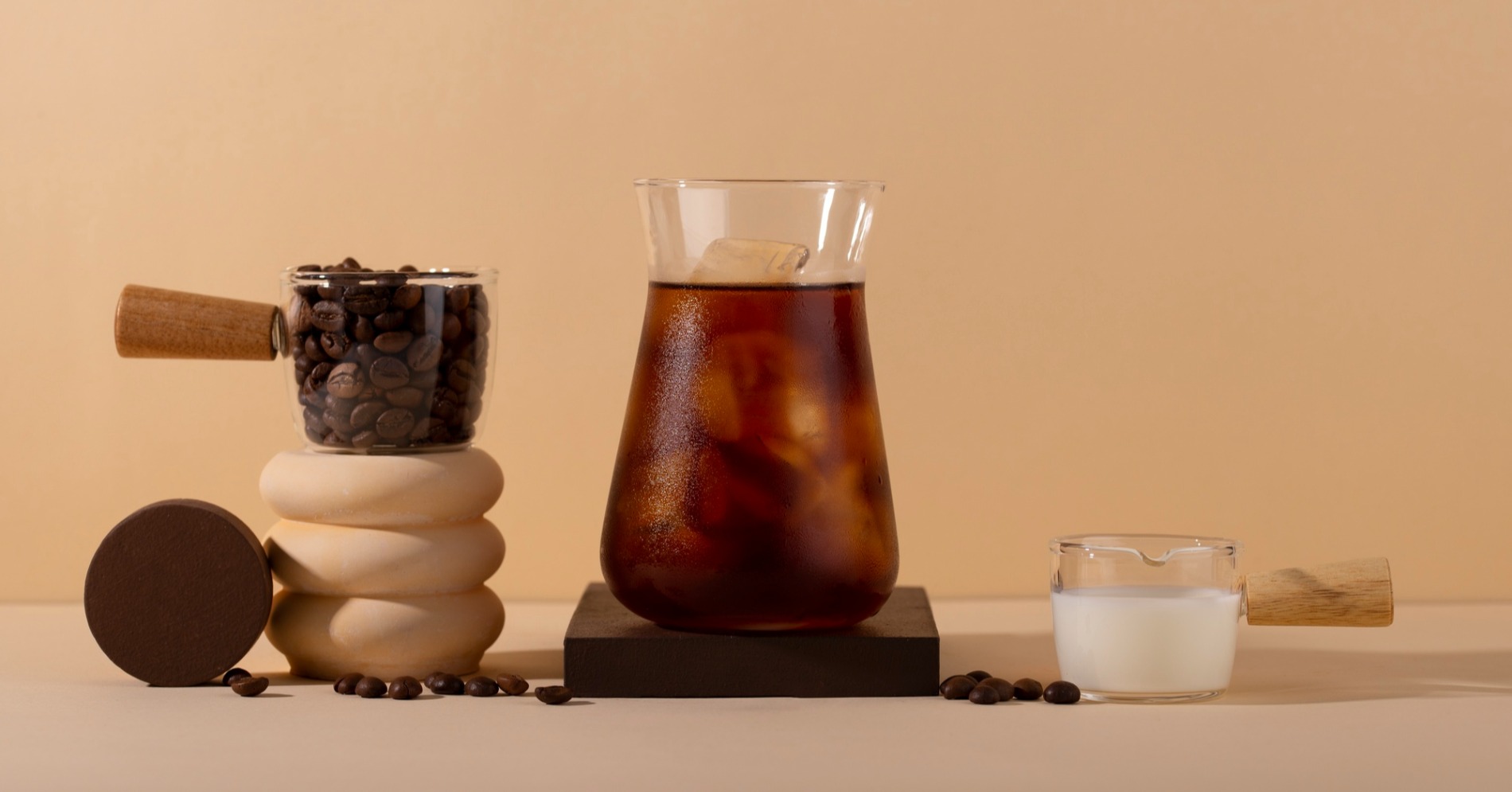 Cara Membuat Kopi Cold Brew Tanpa Alat, Hanya Pakai Toples Kaca dan Saringan