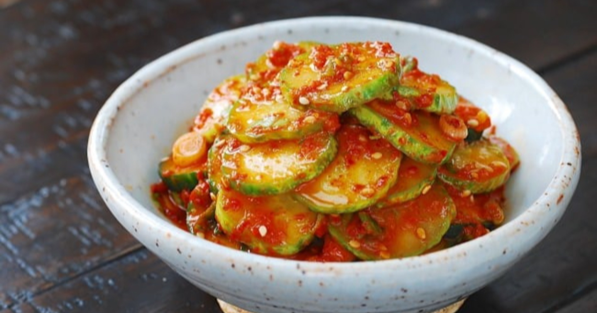 Cara Membuat Oi Muchim, Salad Timun Korea yang Segar dan Pedas Manis