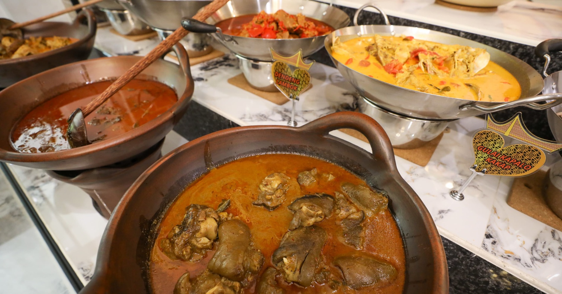 Menu Khas Minangkabau di Restoran Bopet Uda: Gulai Tunjang hingga Dendeng Lambok