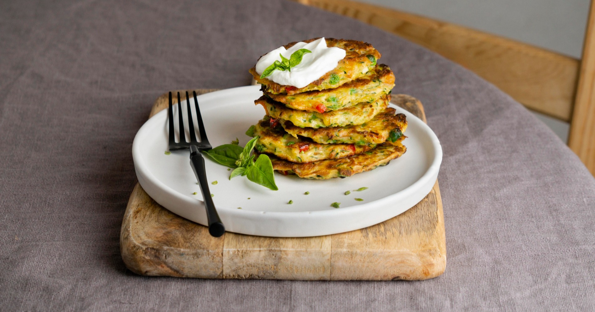 3 Resep Olahan Daun Katuk, Tumis Asam Manis sampai Omelet Seafood yang Lezat