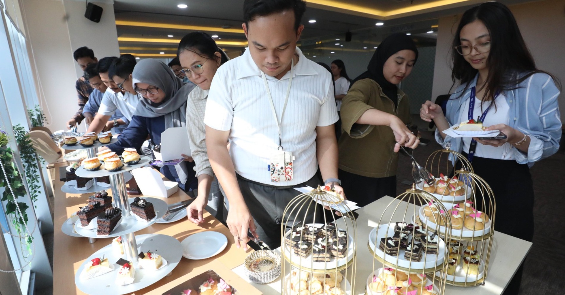 Karyawan Bisnis Indonesia mencicipi menu Ramadan Kareem by ALL