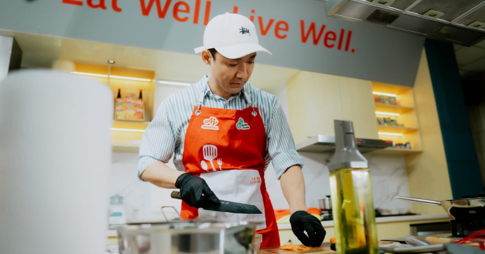Chef Hideki Fujiwara (sumber : Ajinomoto) Chef Hideki Fujiwara (sumber : Ajinomoto)