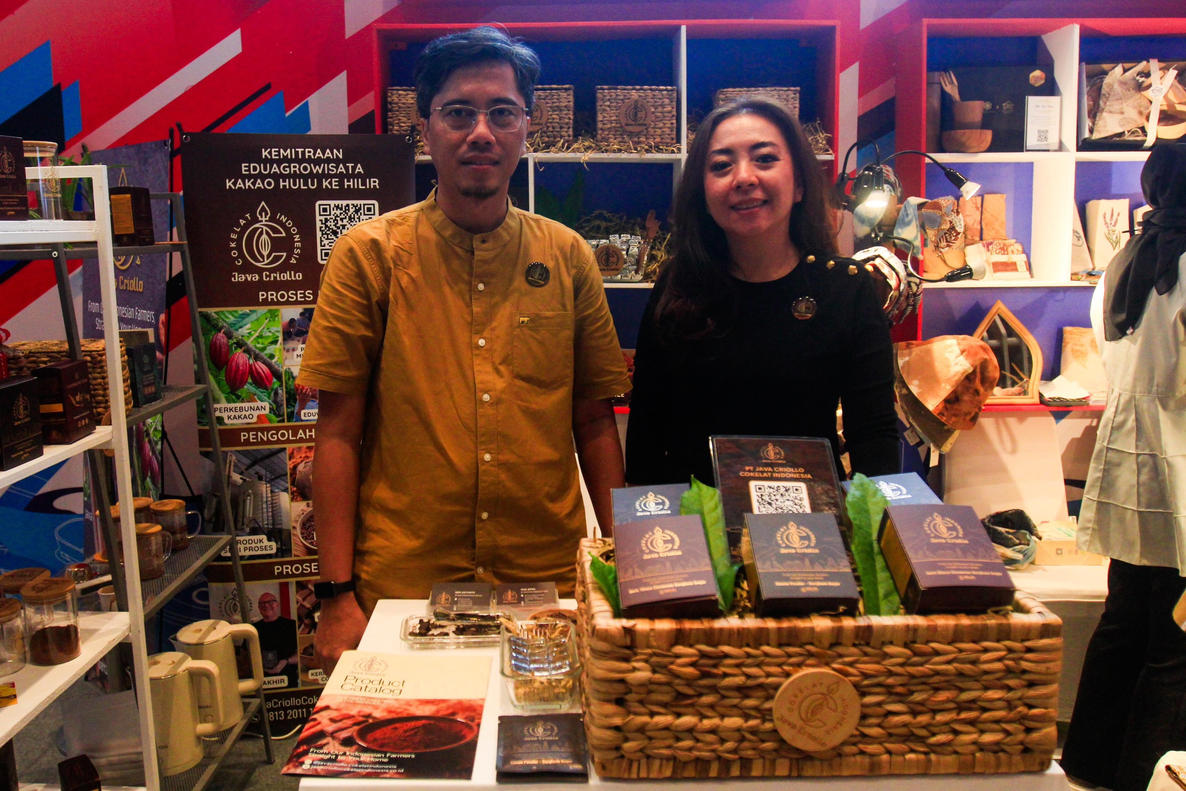 Founder Java Criollo Cokelat Indonesia Inge Arina dan Nepi Ariyanto. (Sumber foto: Hypeabis.id/Robby Fathan)