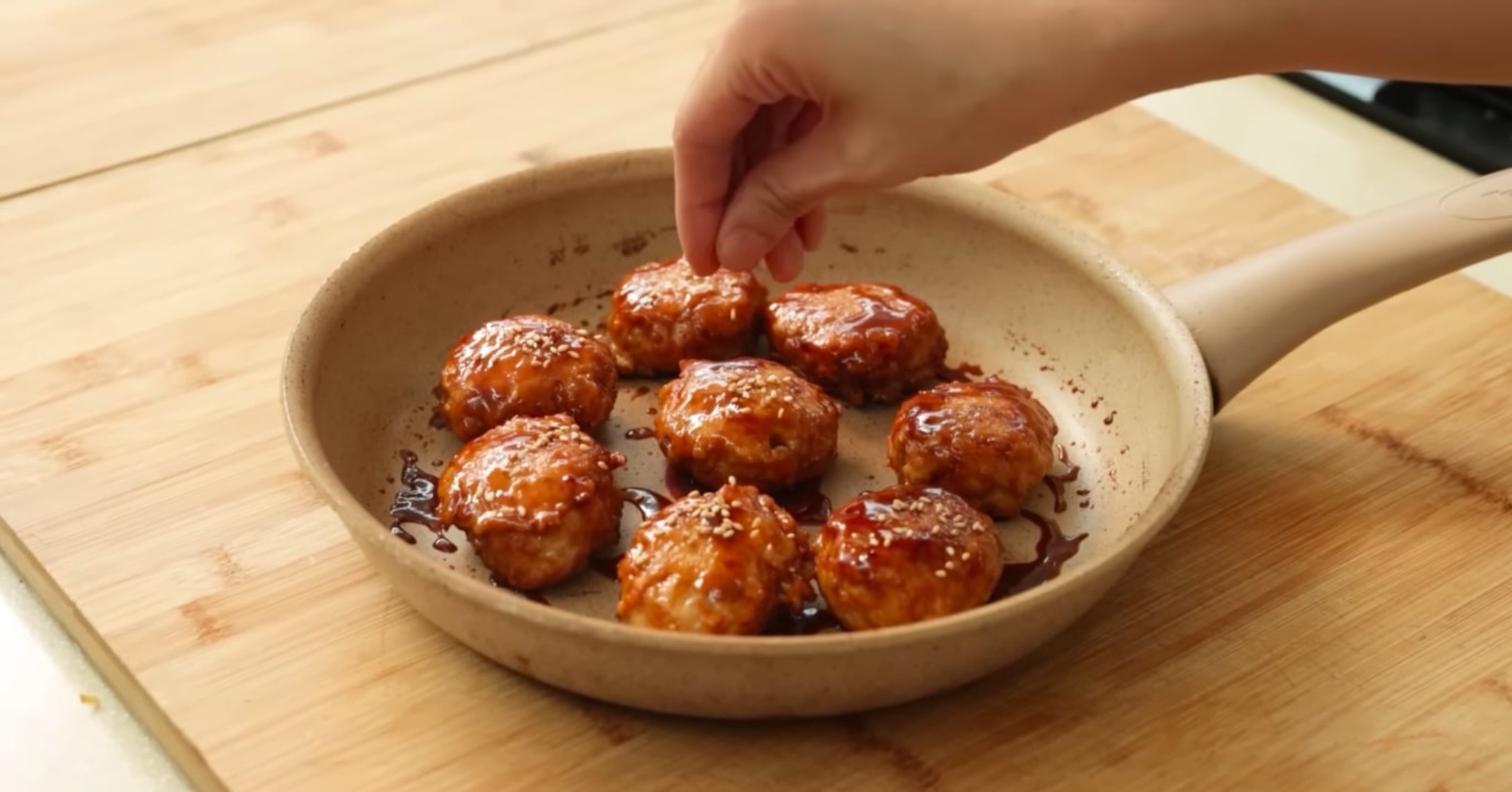 Kaya Protein, Resep Bola Ayam Jepang ala Devina Hermawan