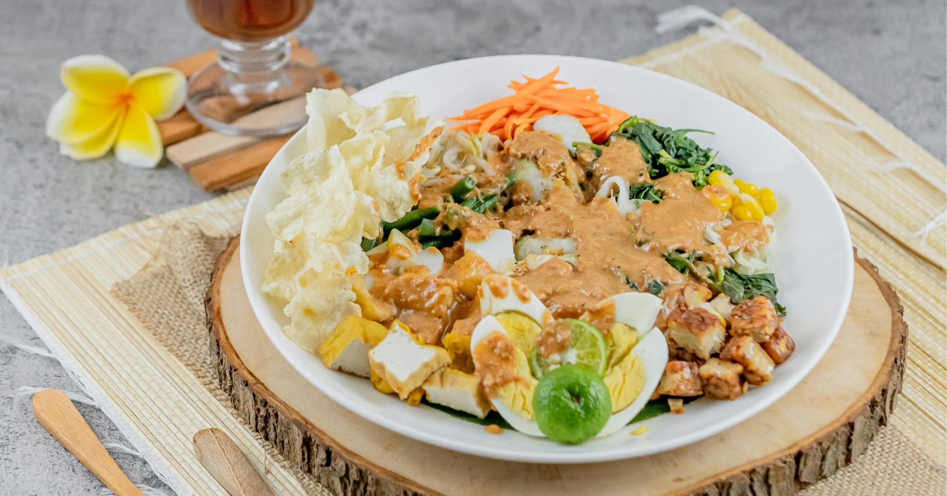 5 Salad Khas Nusantara dari Pecel hingga Serombotan