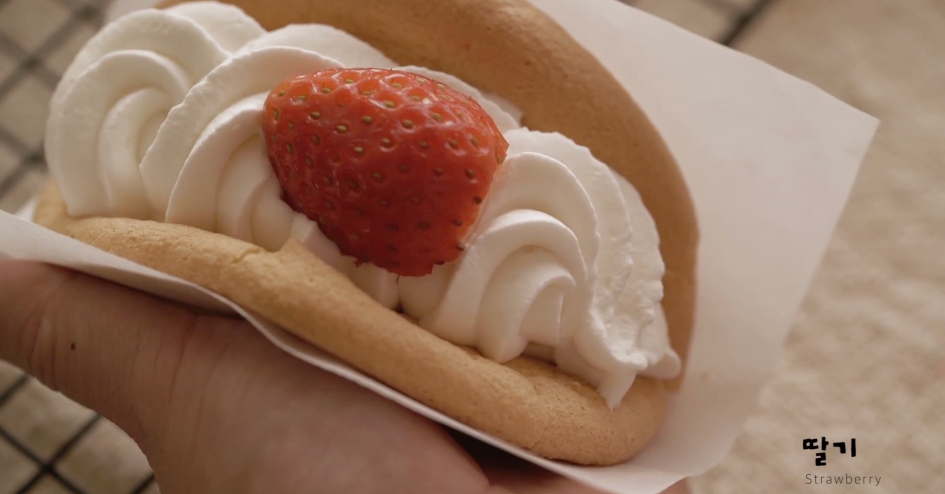 Resep Strawberry Omelet Cake, Dessert Viral yang Manis dan Segar asal Korea