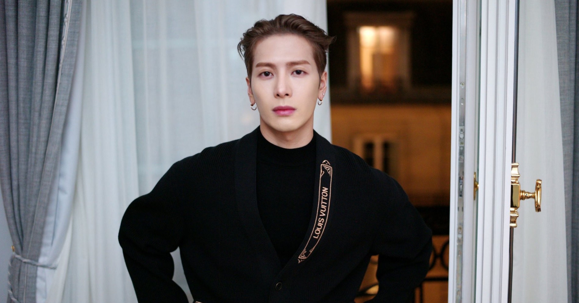 Aksi Jackson Wang Jelajahi Kuliner Lokal di Jakarta, Bubur Ayam hingga Roti Buaya